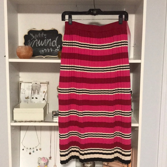 ⭐️HOST PICK⭐️ DOLAN Dora Knit Midi Skirt - Picture 8 of 10